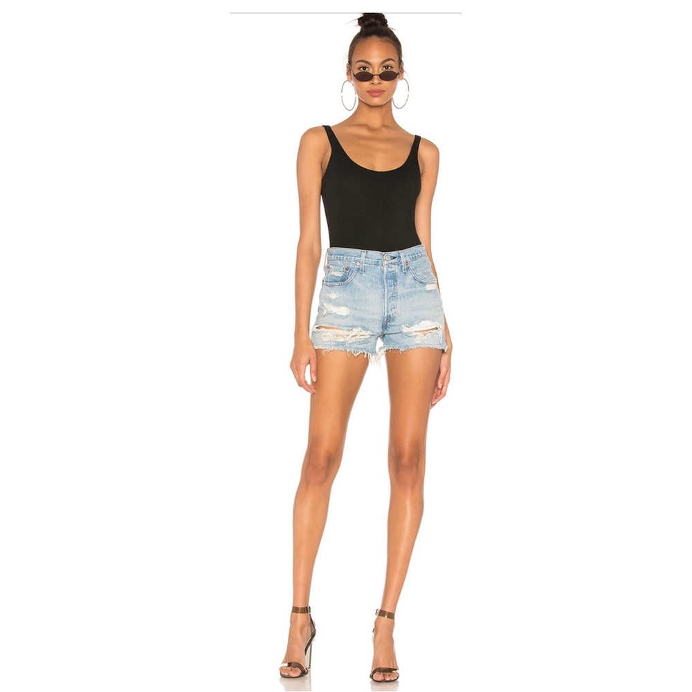 Levi's REVOLVE 501 High-Rise Distressed Jean Denim Shorts Fault Line Cut Off - Picture 2 of 7